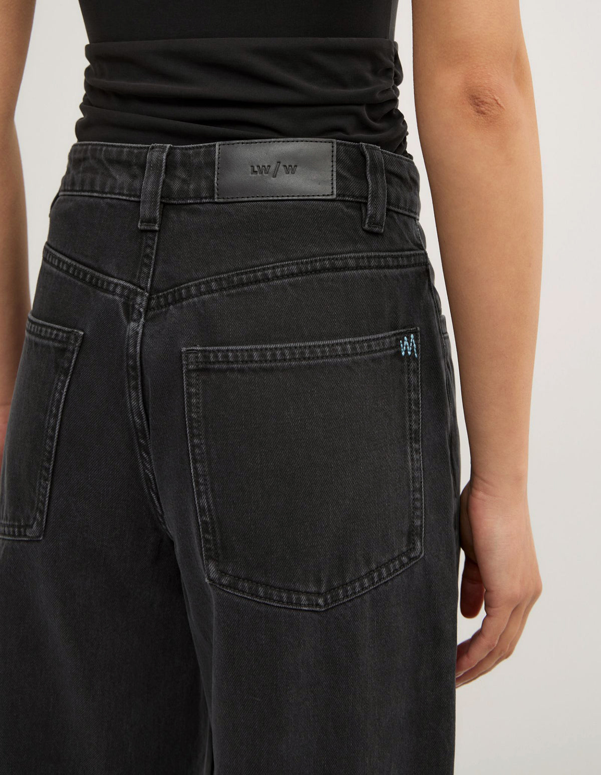 Pocket Detail Barrel Jeans