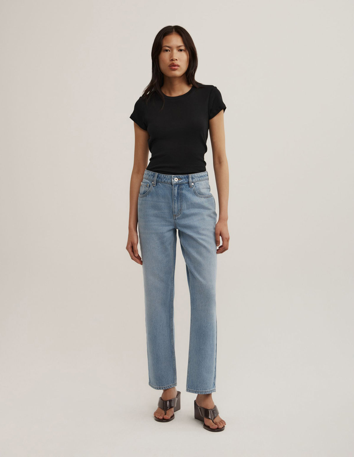 Mid Rise Cropped Jeans