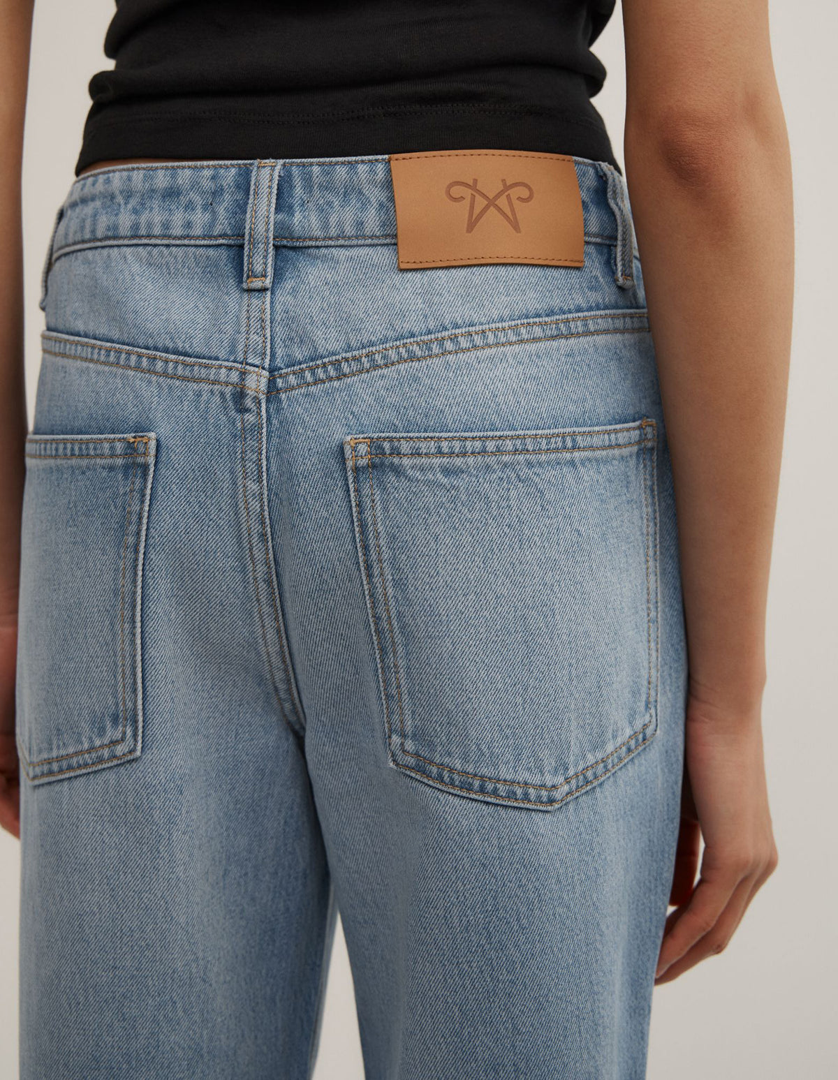 Mid Rise Cropped Jeans