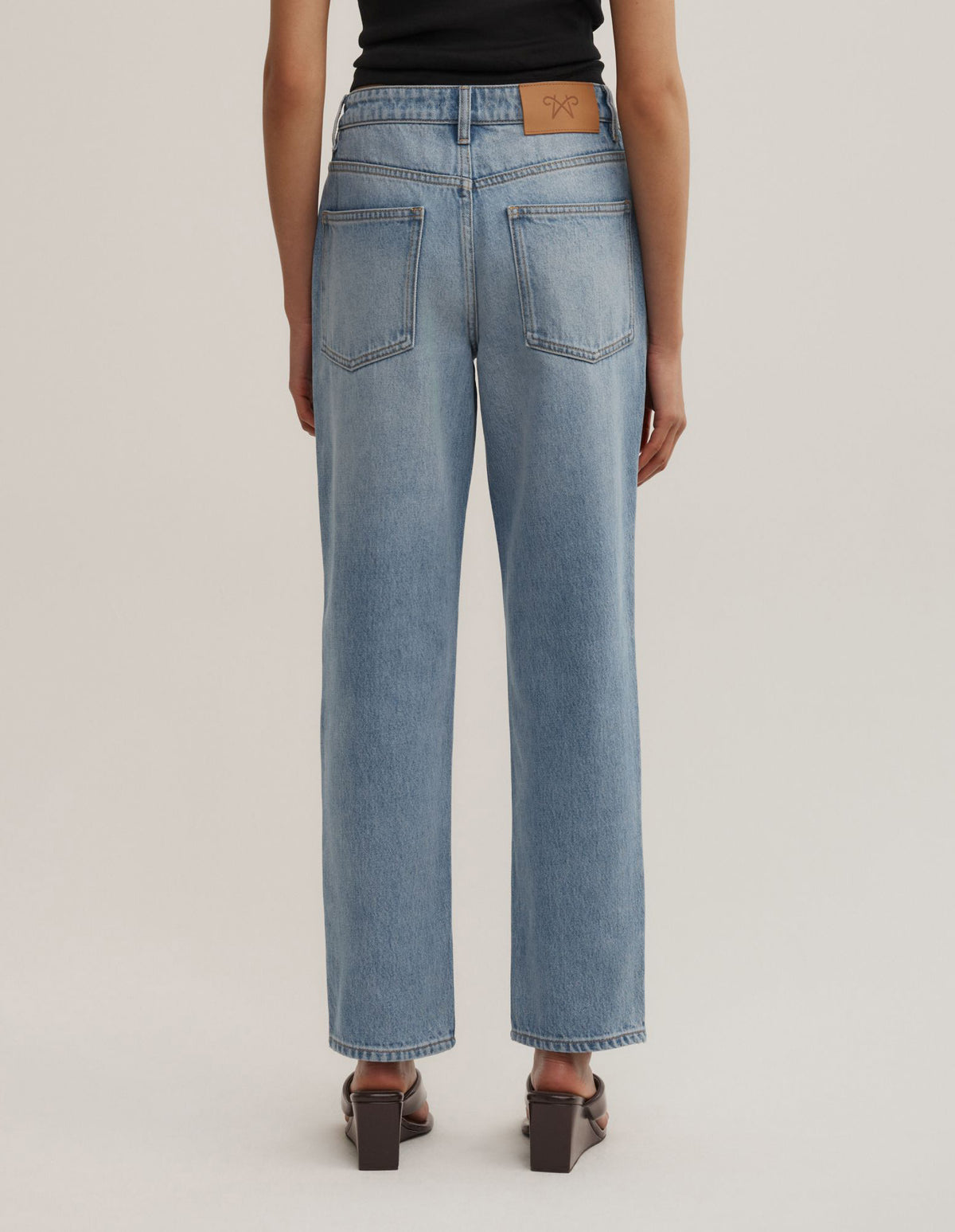 Mid Rise Cropped Jeans