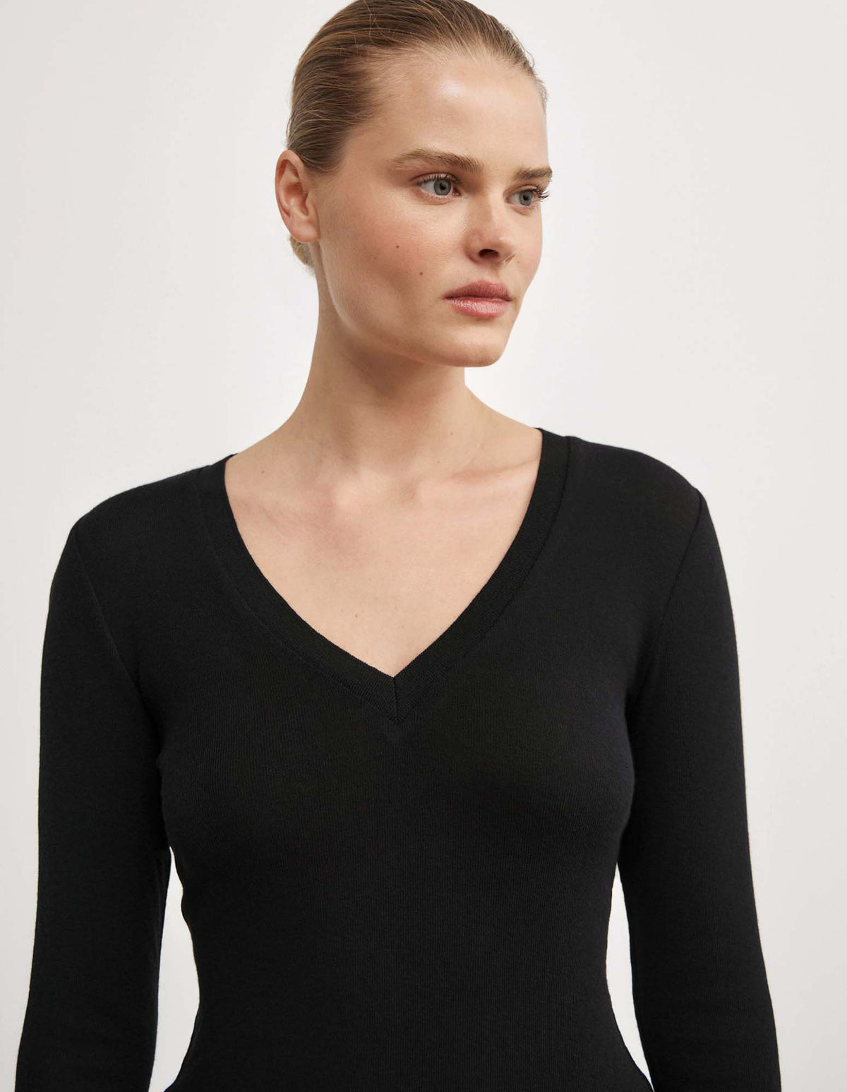 Fine V-Neck Long-Sleeve Top