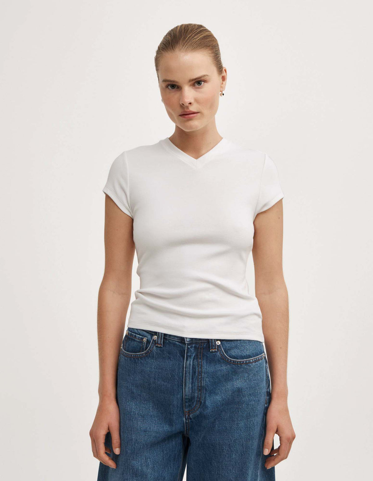 High V T-Shirt